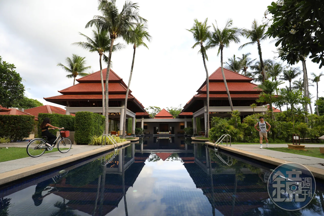 มีครบตั้งแต่หลักพันถึงหลักหมื่น! รีวิว 3 รีสอร์ทในภูเก็ต ว่ายน้ำในสระยาวกว่า 300 เมตร ล่องเรือชมทะเลสาบ และเรียนต่อยมวยไทย